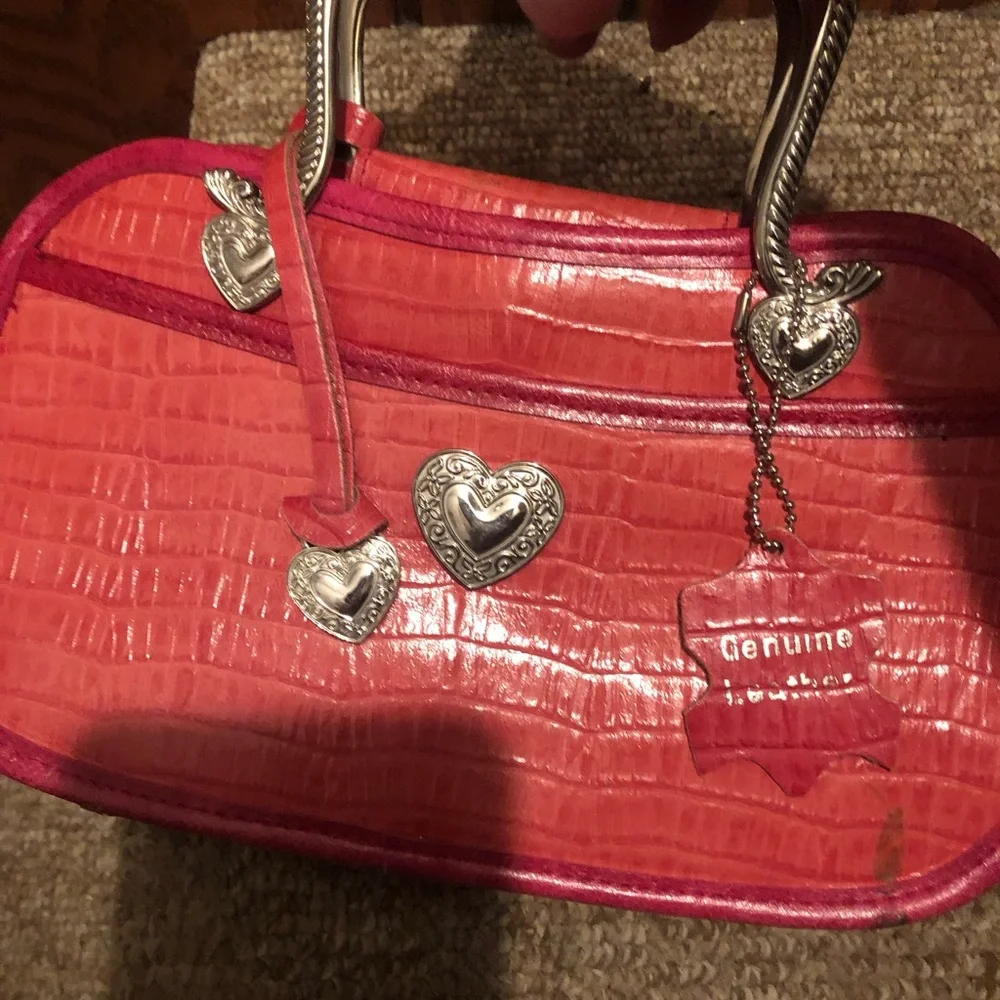 ❤️Vintage Pink Croc-Embossed Heart Charm Handbag- $50 or $45 w/offer
